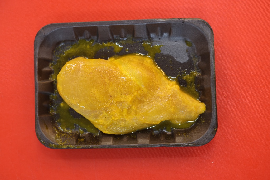 Chicken Breast With Saffron 
 صدر دجاج بالزعفران